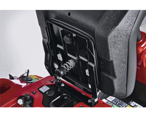 Detailansicht des Sitzes eines Rasentraktors mit Federung