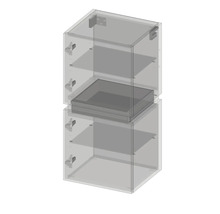 Zwei transparente modulare Regaleinheiten mit Regalböden