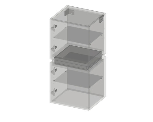 Zwei transparente Regalelemente mit Regalböden übereinander.