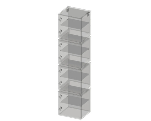 Vier transparente Aufbewahrungsboxen übereinander gestapelt