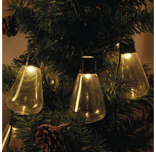Dekorative Lichterkette mit Glühbirnen auf einem Weihnachtsbaum