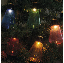 Dekorative Lichterkette mit farbigen Glühbirnen am Weihnachtsbaum