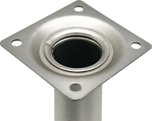 Metallfuß mit quadratischer Montageplatte und Befestigungslöchern