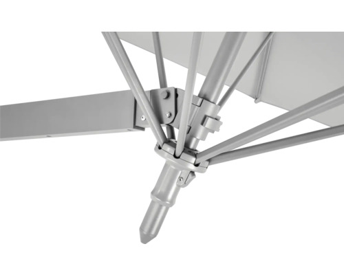 Detailansicht eines Sonnenschirms mit Metallgestell