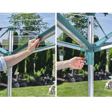 Detailansicht eines Wäscheständers mit Höhenverstellung und Feststellmechanismus im Garten