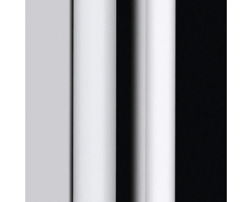 Nahaufnahme von weißen Heizungsrohren