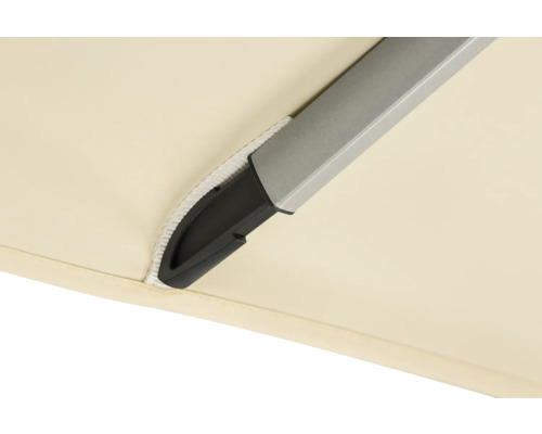 Detailaufnahme eines Sonnenschirms mit Gestell