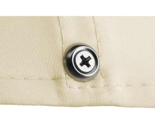 Detailansicht eines Stoffes mit Schraube