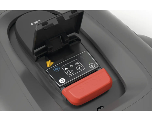 Bedienfeld eines Rasenmähroboters mit roter Stopptaste