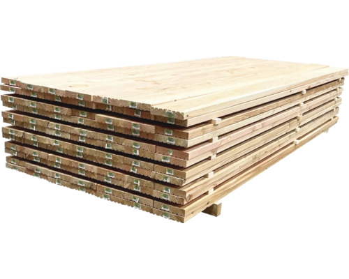 Stapel imprägnierter Terrassendielen aus Holz