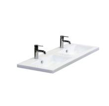 Doppelwaschtisch mit zwei Armaturen für das Badezimmer