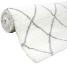 Gerollter Teppich mit geometrischem Muster