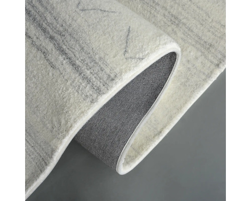 Teppich mit Muster und Geweberückseite