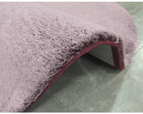 Detailansicht eines runden Teppichs mit Flor