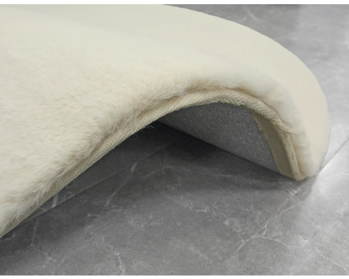 Detailansicht eines hellen Teppichs mit weicher Oberfläche