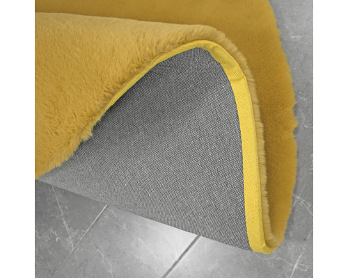 Detailansicht eines Teppichs mit Flor und Textilrücken