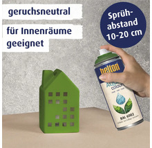 Helton Sprühlackdose Aqua Colour neben einem Hausmodell für Innenräume