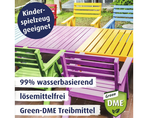 Bunt bemalte Kindersitzgruppe mit dem Hinweis Kinderspielzeug geeignet, 99 Prozent wasserbasierend, lösemittelfrei und Green DME Treibmittel