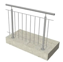 Geländerpfosten mit Füllstäben auf Betonfuß