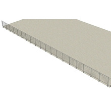 Balkongeländer aus Metall entlang einer Terrasse