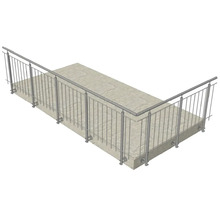 Balkongeländer aus Metall auf Betonplatte