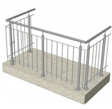 Metallgeländer auf Betonplattform