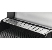 Grill mit Warmhalterost aus Metall