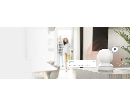 Innenraumansicht mit drahtloser Überwachungskamera auf einem Tisch