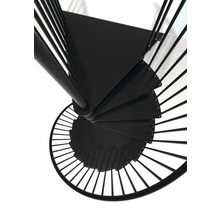 Draufsicht einer Wendeltreppe aus Metall