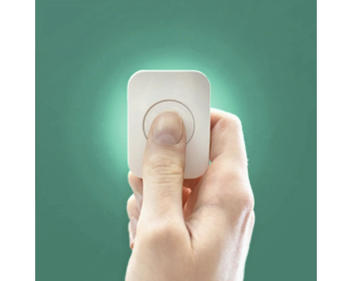 Hand bedient einen Lichtschalter