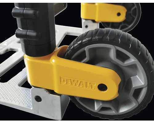 DeWalt Logo auf einem Wagen mit Rädern