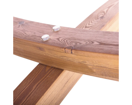 Detailansicht einer Holzkonstruktion mit Schrauben