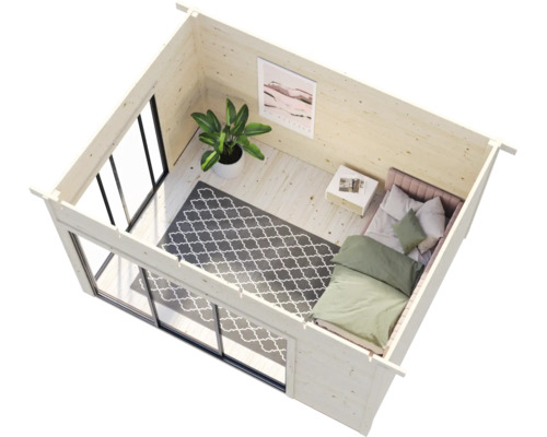 Innenansicht eines Gartenhauses mit Bett, Pflanze, Teppich und Fenstern