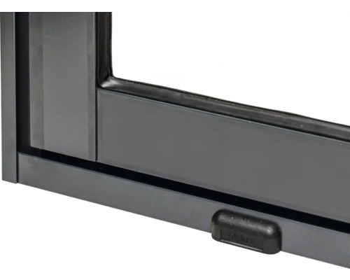 Detailansicht eines schwarzen Fensters mit Fenstergriff