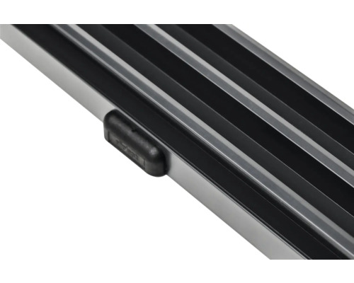 Detailansicht eines Aluminiumrosts mit einer schwarzen Kunststoffkappe.