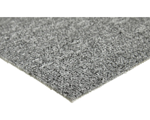 Nahaufnahme eines grauen Teppichs.