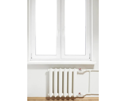 Fenster mit Heizkörper darunter