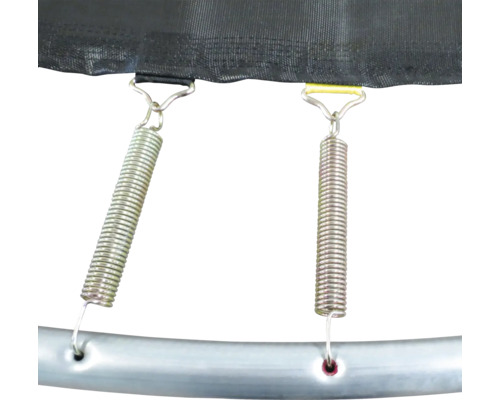 Detailansicht von Trampolinfedern, die Matte und Rahmen verbinden