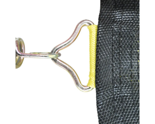 Detail einer Trampolin-Sprungmatte mit Federbefestigung