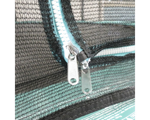 Detailansicht eines Reißverschlusses an einem Trampolin Sicherheitsnetz