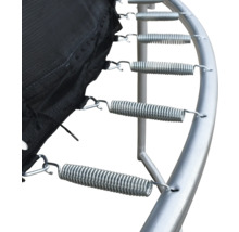 Detailansicht von Trampolinfedern, die das Sprungtuch mit dem Rahmen verbinden