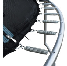 Detailansicht eines Trampolins mit Federn und Rahmen