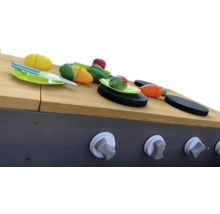 Spielküche mit Spielzeug Lebensmitteln wie Zitrone, Mais, Paprika, Tomate und Karotte