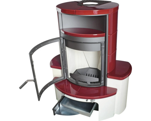 Kaminofen mit offener Tür, Brennkammer und Aschebehälter