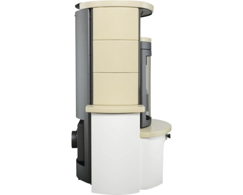 Kaminofen mit Speichersteinen und Holzlagerfach.