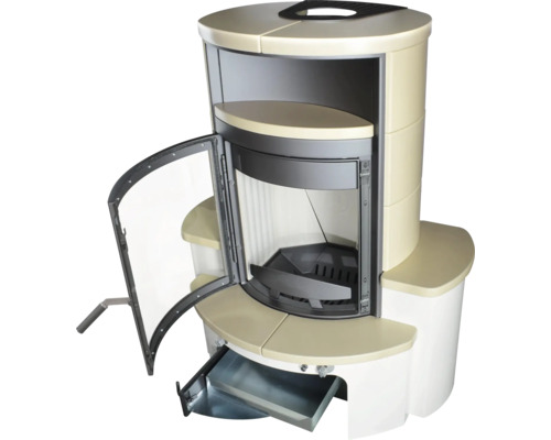 Kaminofen mit offener Tür und Schublade