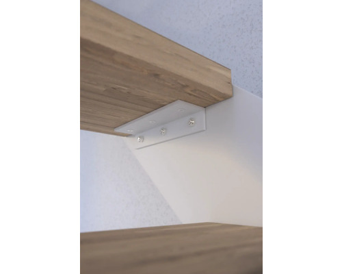 Regalbrett mit Regalträger an der Wand montiert