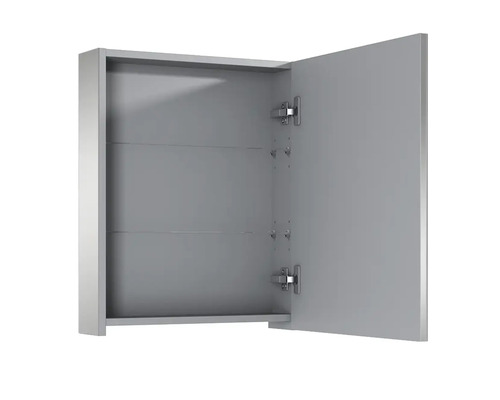 Geöffneter Spiegelschrank mit drei Glasböden