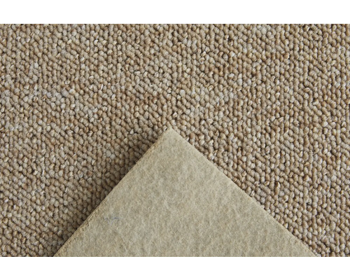 Nahaufnahme eines beigen Teppichs mit Teppichrücken