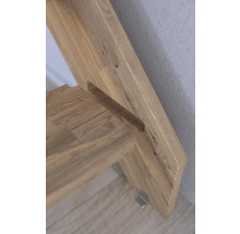 Detailansicht eines Holztisches